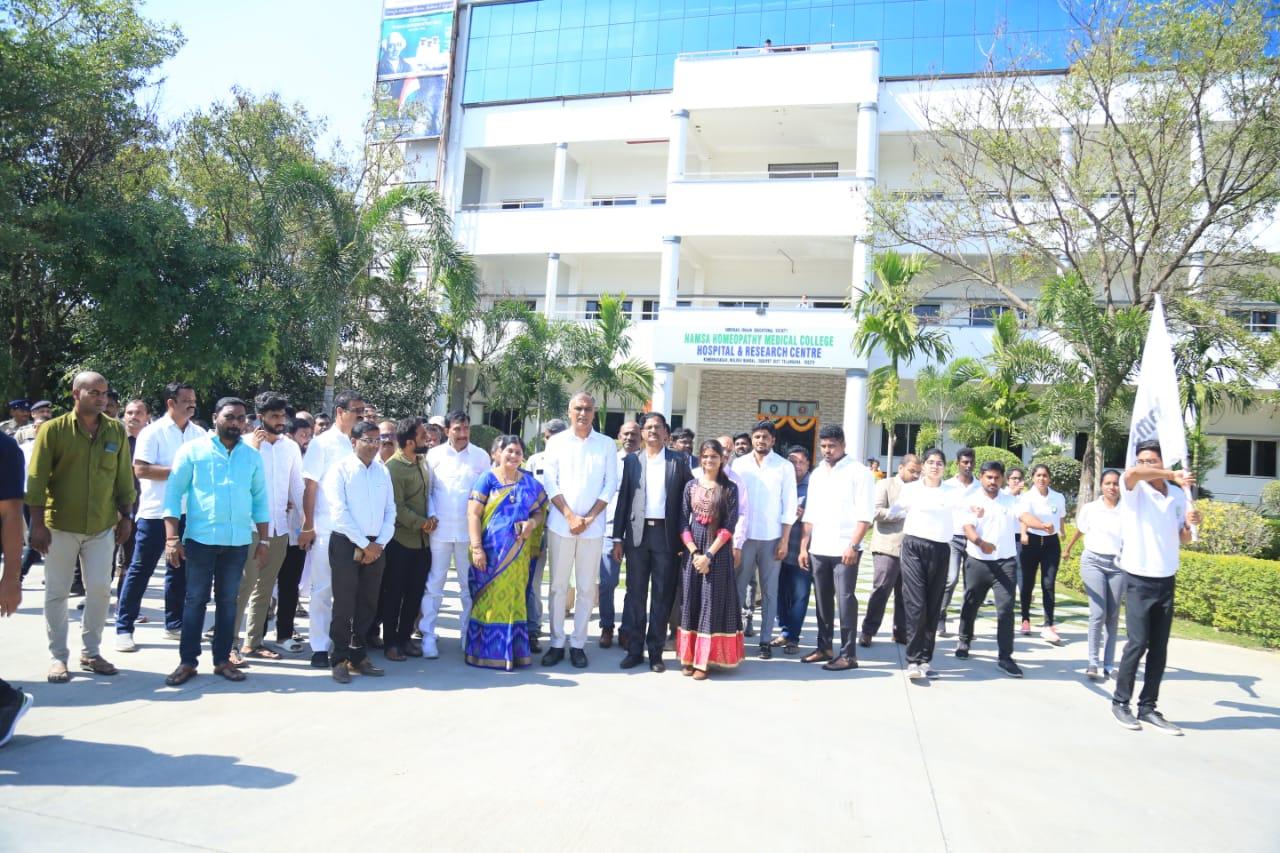రైతు హితమే సీఎం కేసీఆర్ లక్ష్యం: మంత్రి హరీశ్రావు రైతు హితమే సీఎం కేసీఆర్ లక్ష్యం: మంత్రి హరీశ్రావు