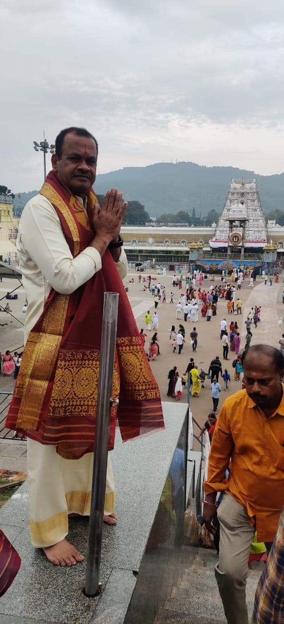 తిరుమల శ్రీవారిని దర్శించుకున్న ఎంపీ కోమటిరెడ్డి తిరుమల శ్రీవారిని దర్శించుకున్న ఎంపీ కోమటిరెడ్డి