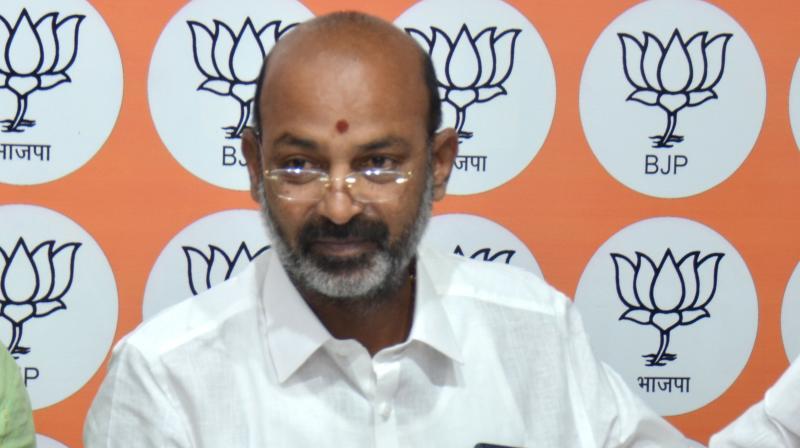బండి సంజయ్పై కేసు నమోదు.. కారణం ఇదే బండి సంజయ్పై కేసు నమోదు.. కారణం ఇదే