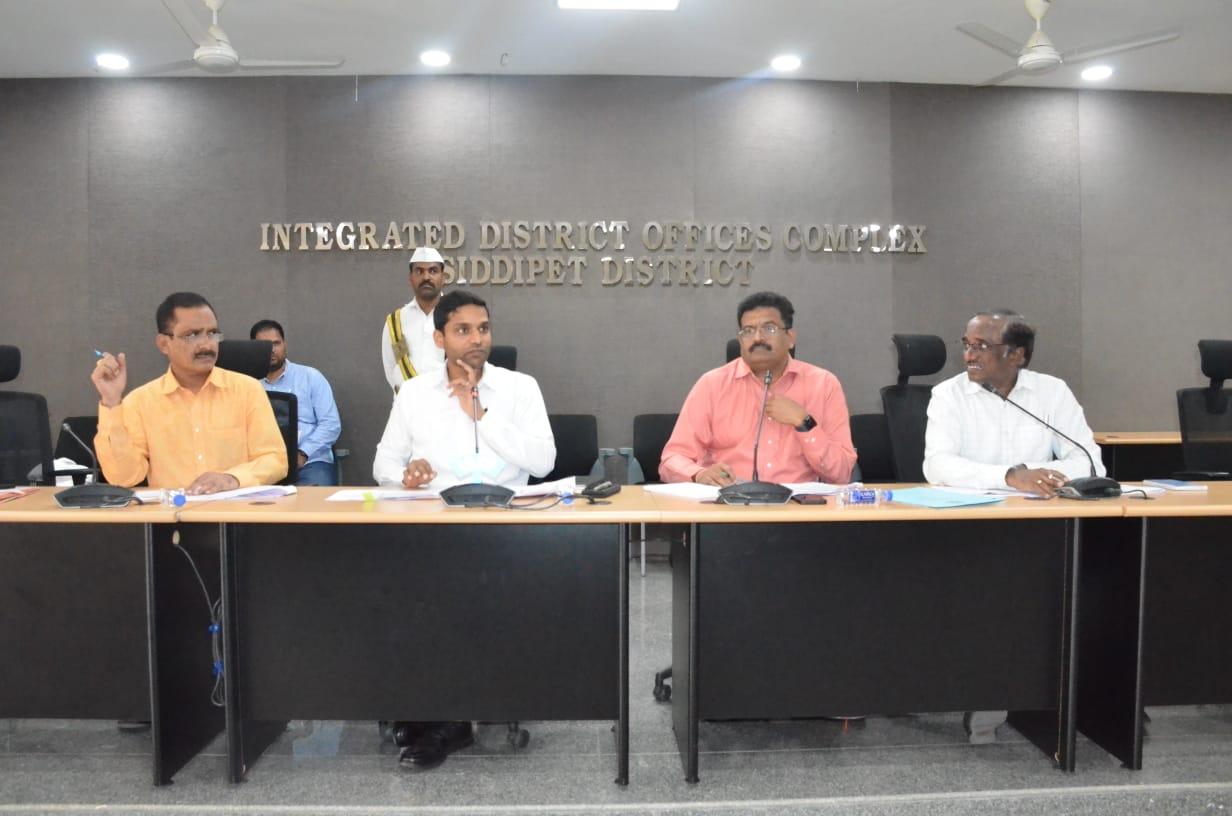 SIDDIPET:’మన ఊరు మన బడి పథకం’ పనులపై అదనపు కలెక్టర్ సమీక్ష SIDDIPET:’మన ఊరు మన బడి పథకం’ పనులపై అదనపు కలెక్టర్ సమీక్ష