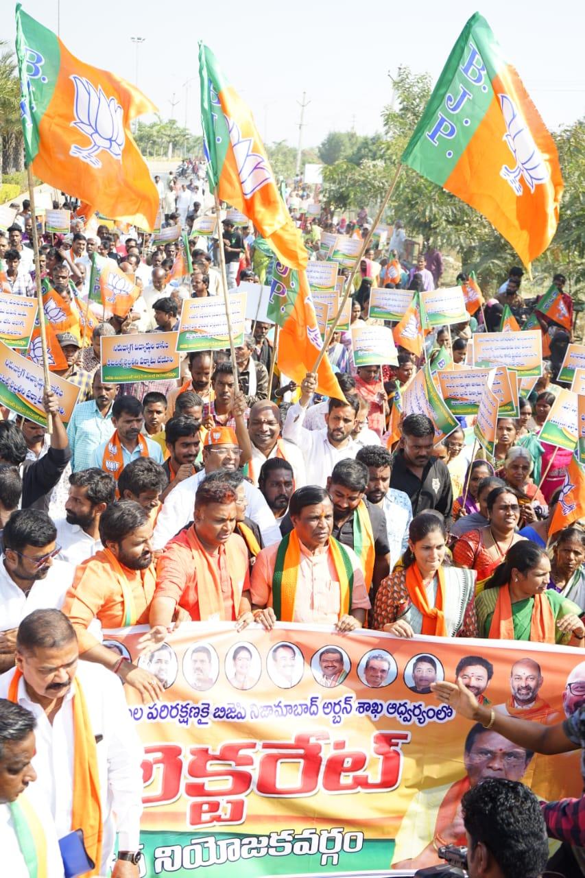 ప్రభుత్వ భూముల రక్షణ కోసం ఉద్యమిస్తాం: బీజేపీ నేత సూర్యనారాయణ ప్రభుత్వ భూముల రక్షణ కోసం ఉద్యమిస్తాం: బీజేపీ నేత సూర్యనారాయణ