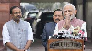 పార్లమెంట్ శీతాకాల సమావేశాలు ప్రారంభం.. ఉపరాష్ట్రపతిని కొనియాడిన ప్రధాని పార్లమెంట్ శీతాకాల సమావేశాలు ప్రారంభం.. ఉపరాష్ట్రపతిని కొనియాడిన ప్రధాని