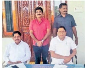 వరంగల్: మన్నించండి రెండు నెలలు మీకు దూరంగా ఉన్నా: ఎమ్మెల్యే రెడ్యానాయక్ వరంగల్: మన్నించండి రెండు నెలలు మీకు దూరంగా ఉన్నా: ఎమ్మెల్యే రెడ్యానాయక్
