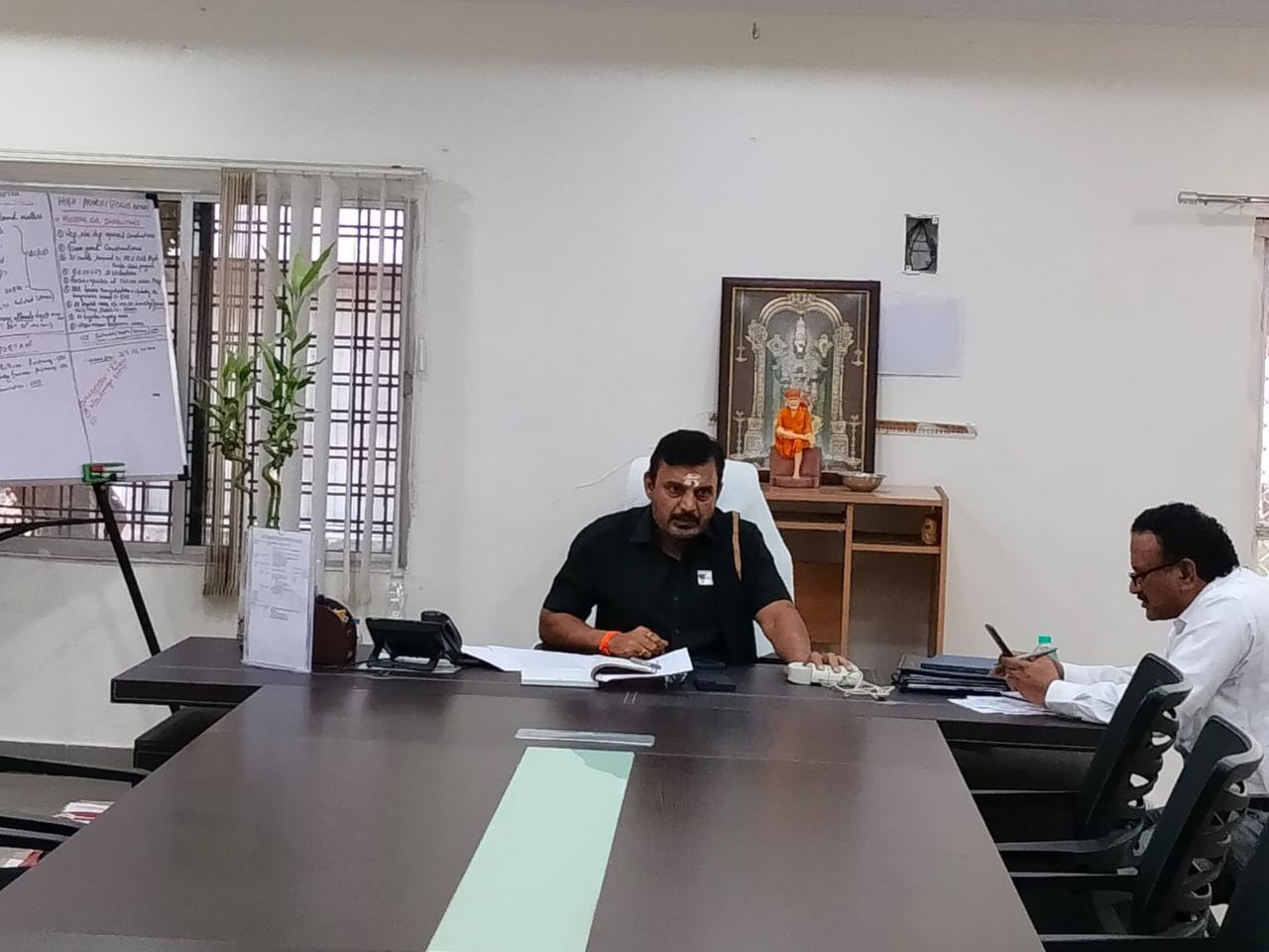 MEDAK: క్రిస్మస్ వేడుకలను ఘనంగా నిర్వహించాలి: కలెక్టర్ శరత్ MEDAK: క్రిస్మస్ వేడుకలను ఘనంగా నిర్వహించాలి: కలెక్టర్ శరత్