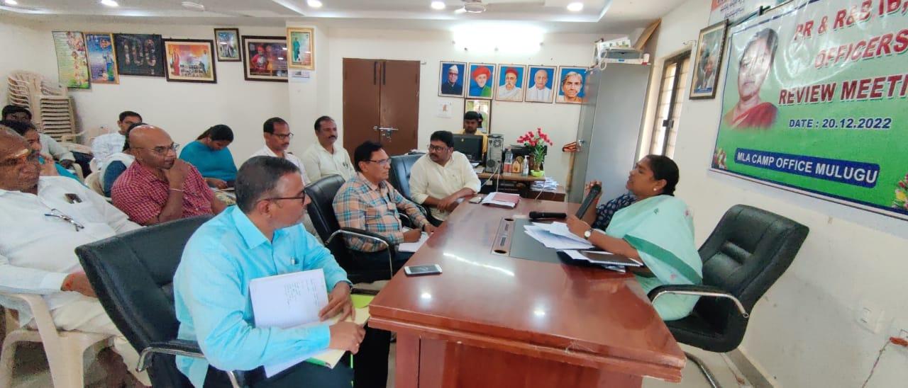 వరంగల్: ములుగు అభివృద్ధికి కలిసి పనిచేద్దాం: ఎమ్మెల్యే సీతక్క వరంగల్: ములుగు అభివృద్ధికి కలిసి పనిచేద్దాం: ఎమ్మెల్యే సీతక్క