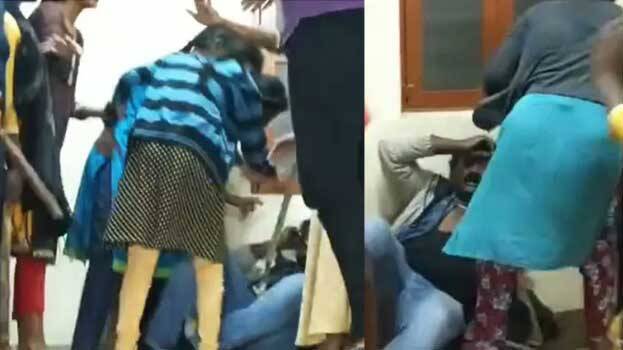 హెడ్మాస్టర్ను కర్రలతో చితకబాదిన అమ్మాయిలు.. ఎందుకంటే..? హెడ్మాస్టర్ను కర్రలతో చితకబాదిన అమ్మాయిలు.. ఎందుకంటే..?