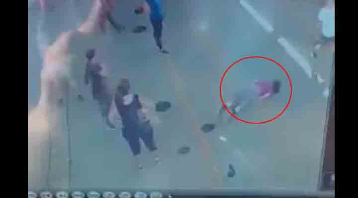Viral | జిమ్ చేస్తూ గుండెపోటుతో యువతి మృతి Viral | జిమ్ చేస్తూ గుండెపోటుతో యువతి మృతి