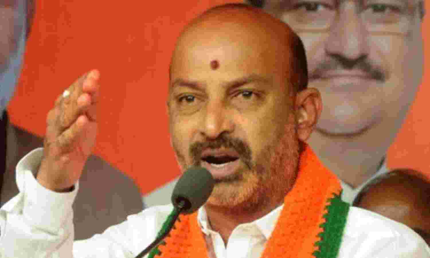 Bandi Sanjay | మీకు చేతగాక.. కేంద్రాన్ని బదనాం చేస్తారా?: ఎంపీ బండి సంజయ్ Bandi Sanjay | మీకు చేతగాక.. కేంద్రాన్ని బదనాం చేస్తారా?: ఎంపీ బండి సంజయ్