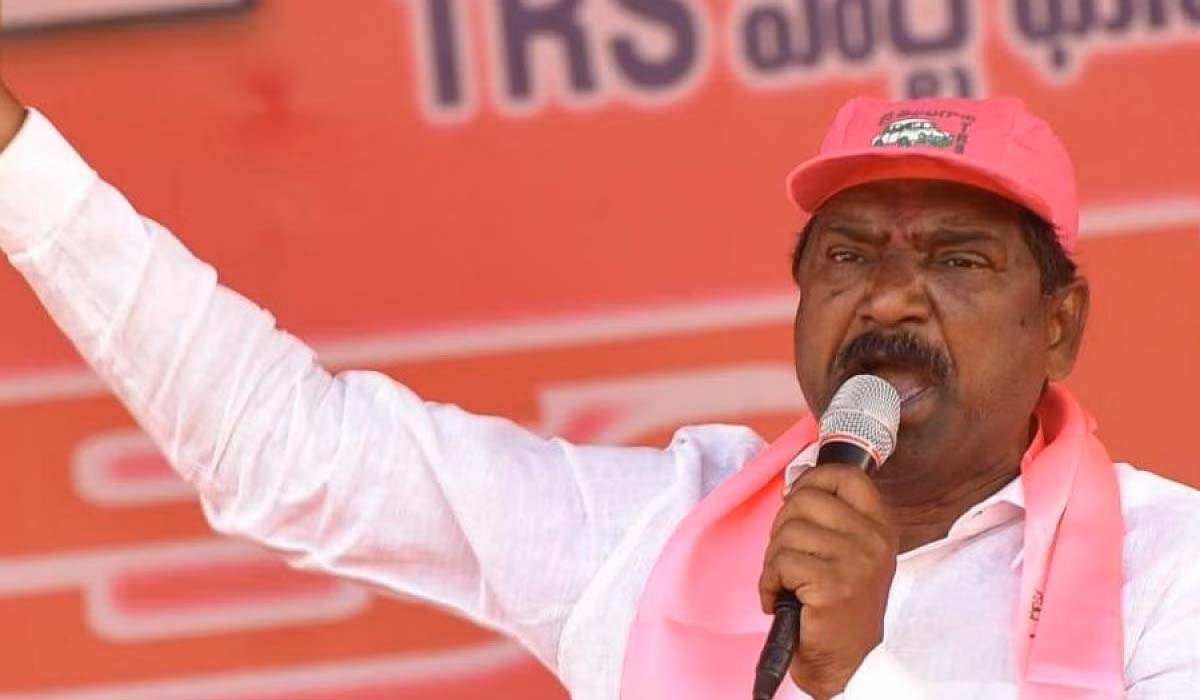 MLA Rajaiah | నా పంట కుప్పపై ఎవరో వస్తానంటే ఊరుకుంటానా: ఎమ్మెల్యే రాజయ్య ఆసక్తికర వ్యాఖ్యలు MLA Rajaiah | నా పంట కుప్పపై ఎవరో వస్తానంటే ఊరుకుంటానా: ఎమ్మెల్యే రాజయ్య ఆసక్తికర వ్యాఖ్యలు