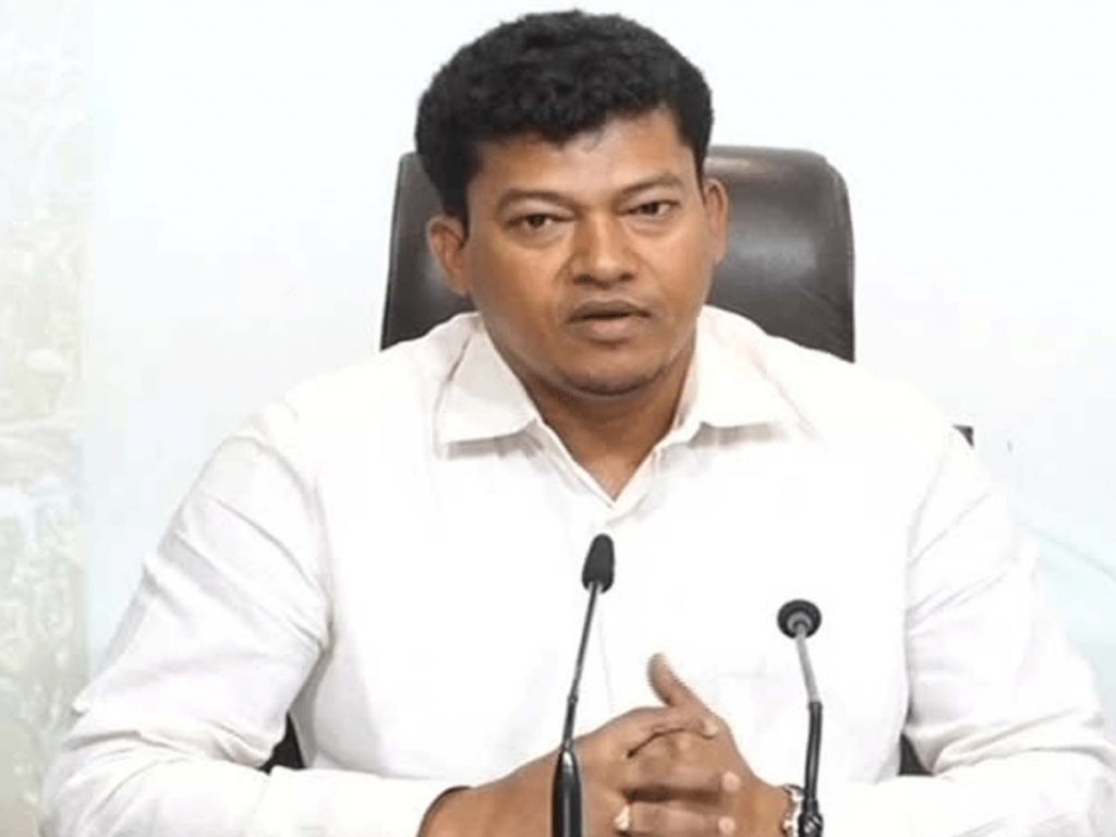 Minister Sidiri Appalaraju | వైసీపీకి ఓట్లు అనుకూలంగా లేకుంటే తొలగించండి: మంత్రి అప్పలరాజు Minister Sidiri Appalaraju | వైసీపీకి ఓట్లు అనుకూలంగా లేకుంటే తొలగించండి: మంత్రి అప్పలరాజు