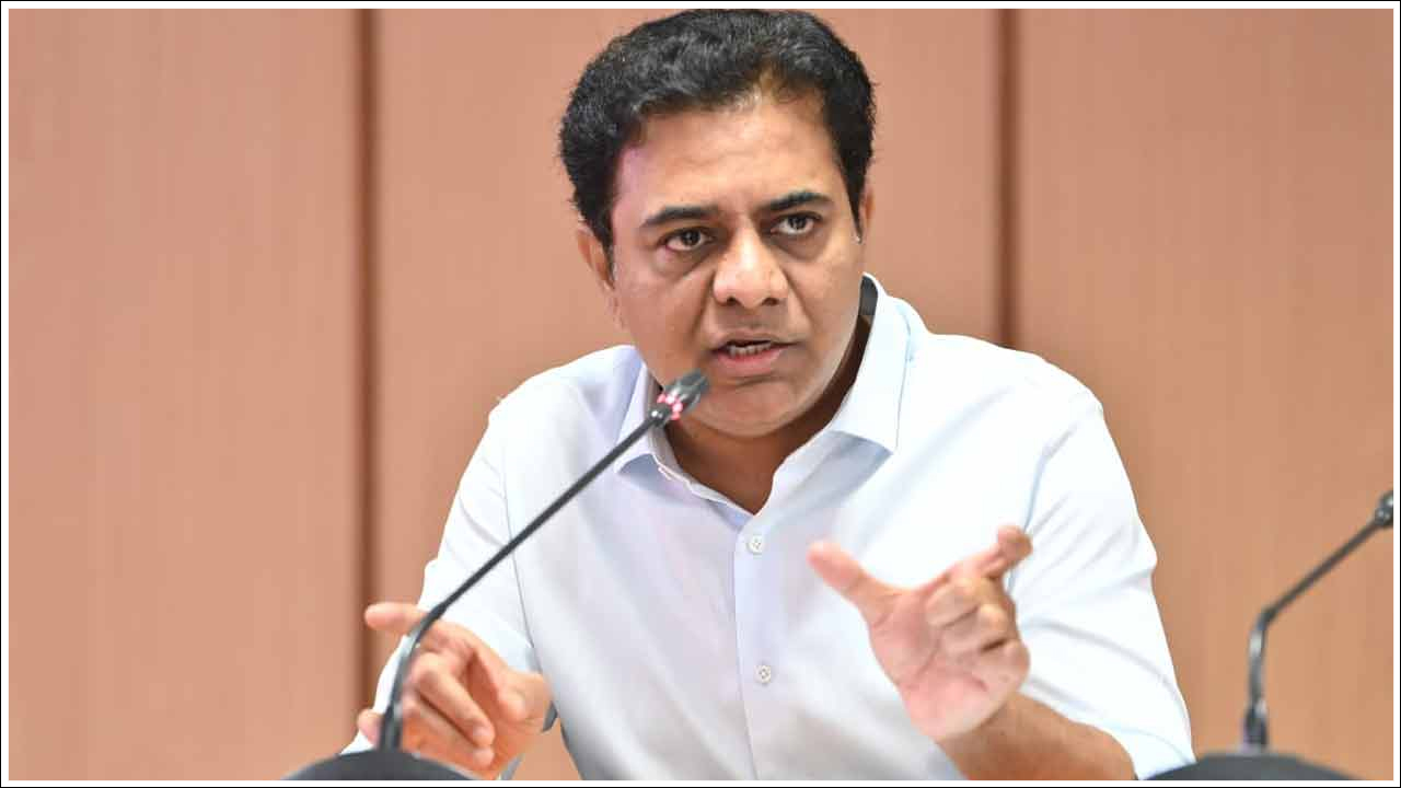 TSRTC | ఆర్టీసీ కార్మికులకు గుడ్ న్యూస్.. ప్రభుత్వంలో టీఎస్ఆర్టీసీ విలీనం TSRTC | ఆర్టీసీ కార్మికులకు గుడ్ న్యూస్.. ప్రభుత్వంలో టీఎస్ఆర్టీసీ విలీనం