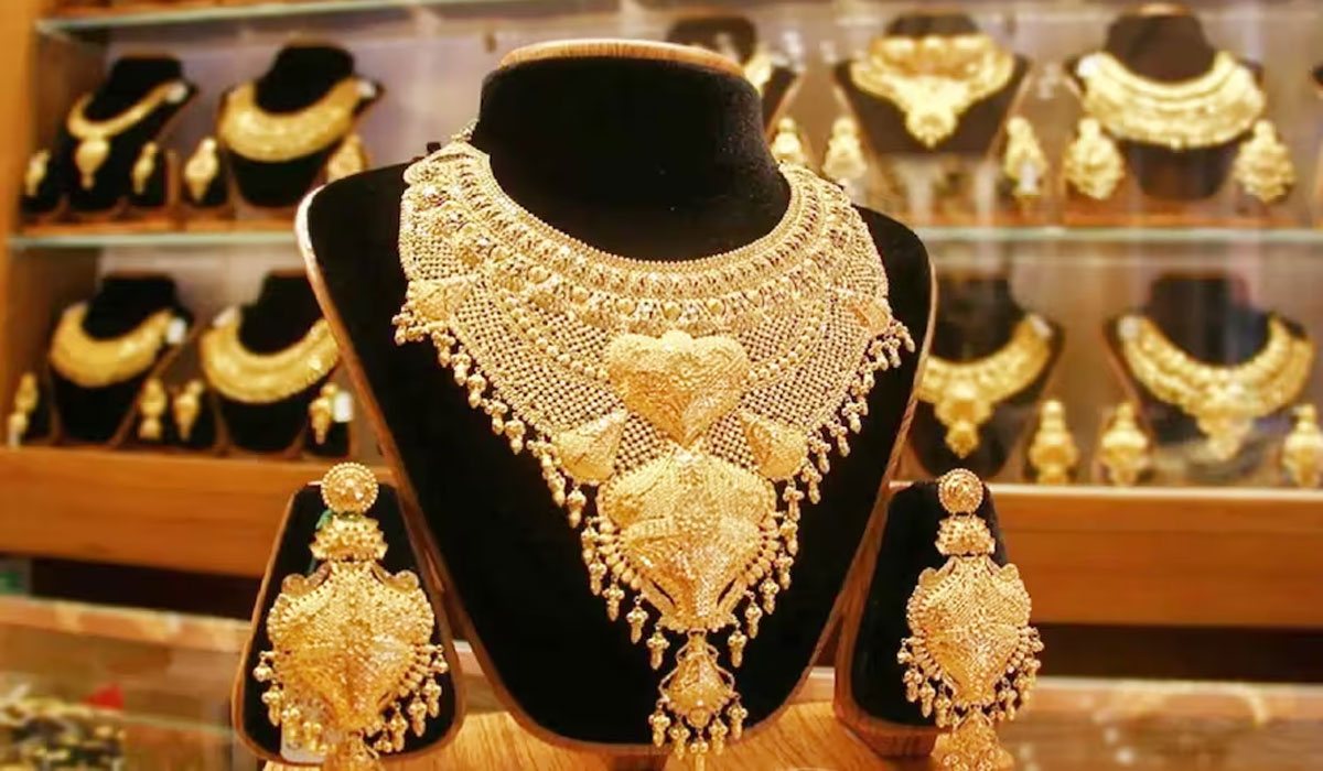 Gold Rate | దిగివచ్చిన బంగారం ధరలు.. నేడు హైదరాబాద్లో ఎలా ఉన్నాయంటే..? Gold Rate | దిగివచ్చిన బంగారం ధరలు.. నేడు హైదరాబాద్లో ఎలా ఉన్నాయంటే..?