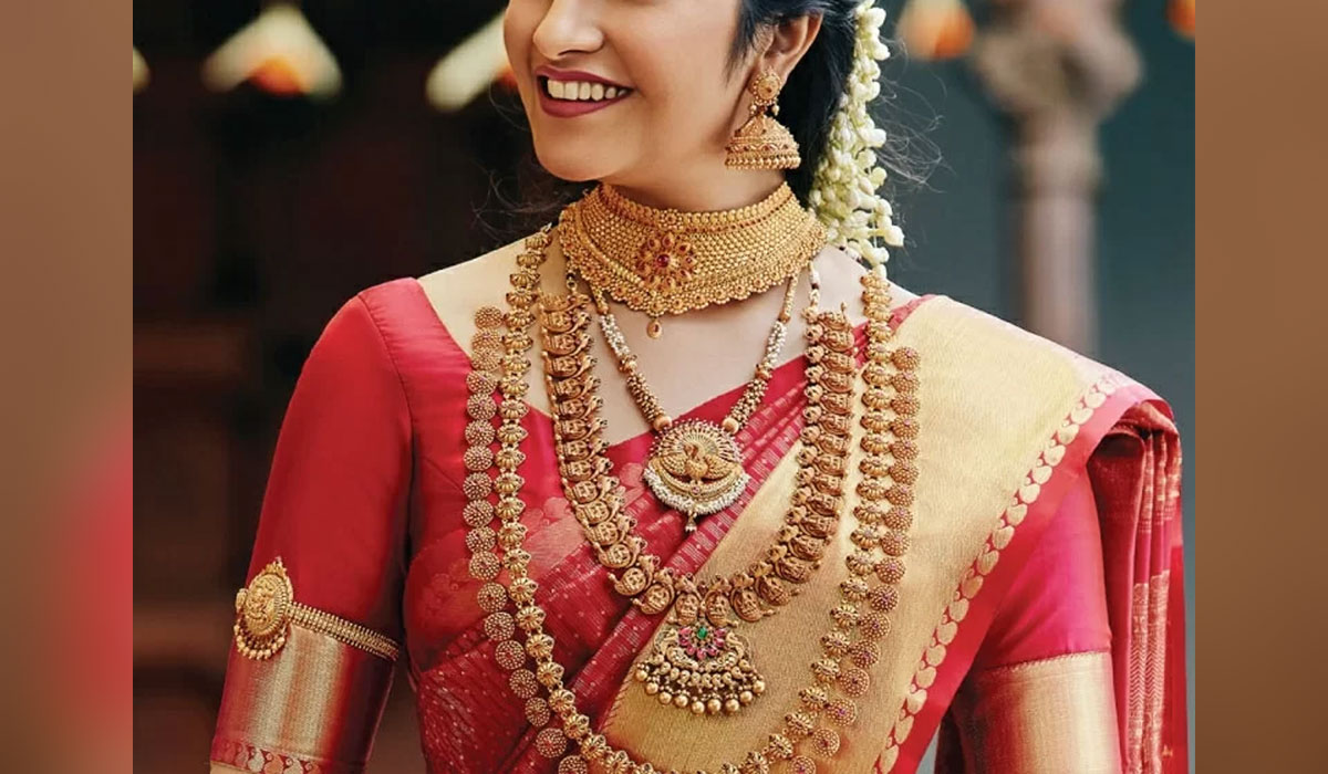 Gold Rates | మరోసారి పెరిగిన బంగారం ధరలు..! హైదరాబాద్లో రేటు ఎంత పెరిగిదంటే..? Gold Rates | మరోసారి పెరిగిన బంగారం ధరలు..! హైదరాబాద్లో రేటు ఎంత పెరిగిదంటే..?