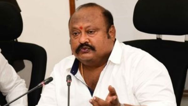 Gangula Kamalakar | మంత్రి గంగులకు ఈడీ షాక్.. కుటుంబ సభ్యులకు నోటీసులు Gangula Kamalakar | మంత్రి గంగులకు ఈడీ షాక్.. కుటుంబ సభ్యులకు నోటీసులు