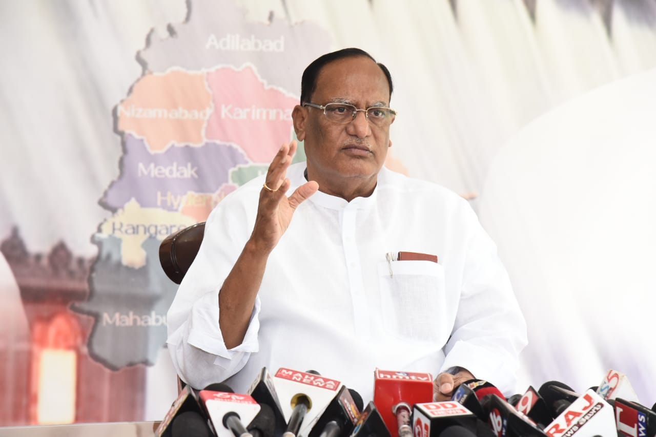 కేసీఆర్ కే మళ్లీ పట్టం: శాసనమండలి చైర్మన్ గుత్తా కేసీఆర్ కే మళ్లీ పట్టం: శాసనమండలి చైర్మన్ గుత్తా