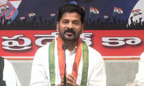 Case Filed On Revanth Reddy | పోలీసులపై అనుచిత వ్యాఖ్యలు.. రేవంత్ రెడ్డిపై కేసు నమోదు Case Filed On Revanth Reddy | పోలీసులపై అనుచిత వ్యాఖ్యలు.. రేవంత్ రెడ్డిపై కేసు నమోదు