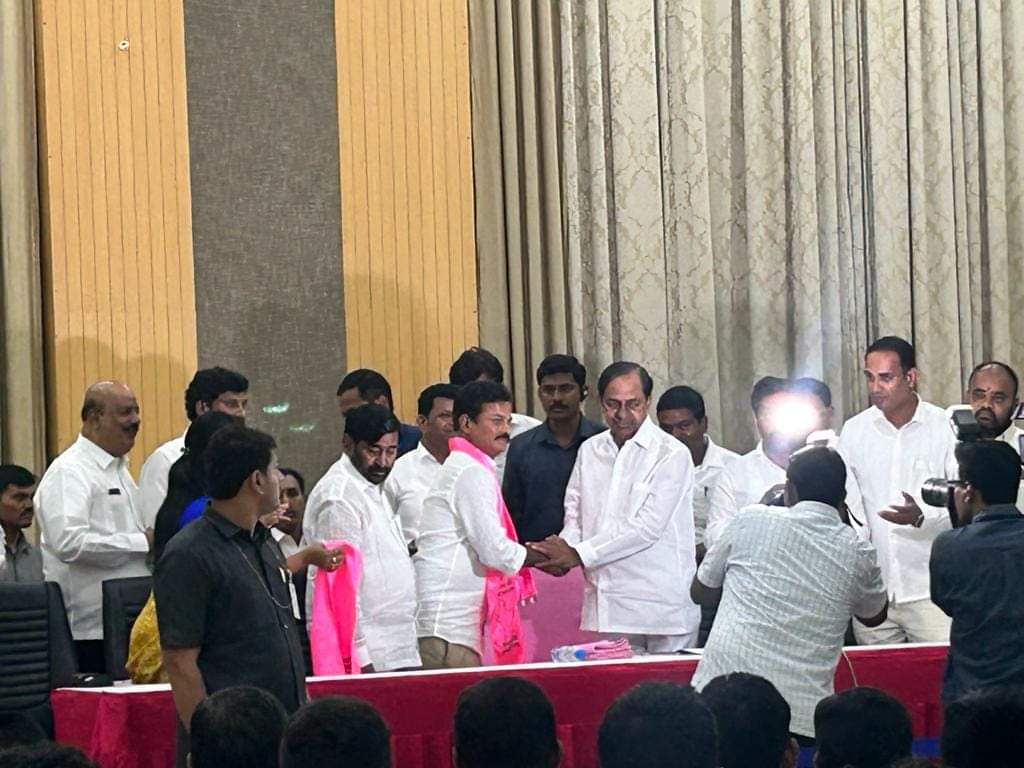 KCR | కుంభం అనిల్ రాజకీయ భవిష్యత్తుకు నాదే జిమ్మెదారి: సీఎం కేసీఆర్ KCR | కుంభం అనిల్ రాజకీయ భవిష్యత్తుకు నాదే జిమ్మెదారి: సీఎం కేసీఆర్