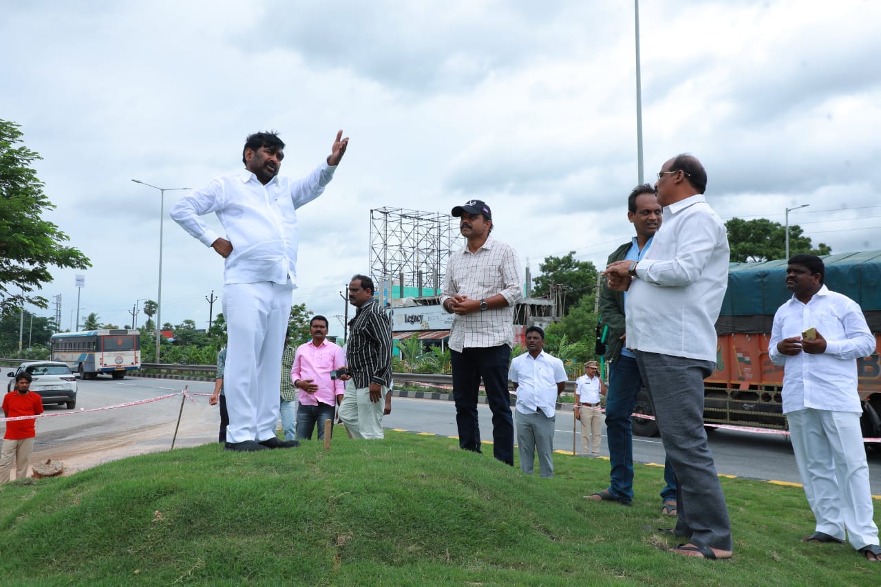 Suryapeta | శరవేగంగా పట్టణ సుందరీకరణ పనులు.. మంత్రి జగదీశ్రెడ్డి పర్యవేక్షణ Suryapeta | శరవేగంగా పట్టణ సుందరీకరణ పనులు.. మంత్రి జగదీశ్రెడ్డి పర్యవేక్షణ