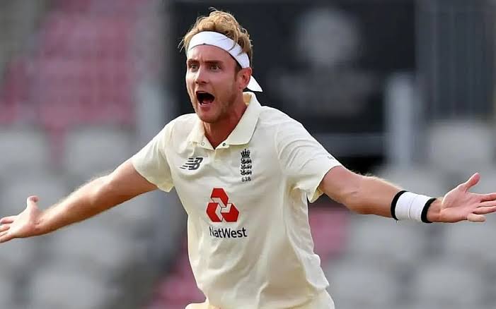 Stuart Broad: కెరీర్ లో చివరి బంతికి సిక్సర్ కొట్టి చరిత్ర సృష్టించిన బ్రాడ్ Stuart Broad: కెరీర్ లో చివరి బంతికి సిక్సర్ కొట్టి చరిత్ర సృష్టించిన బ్రాడ్