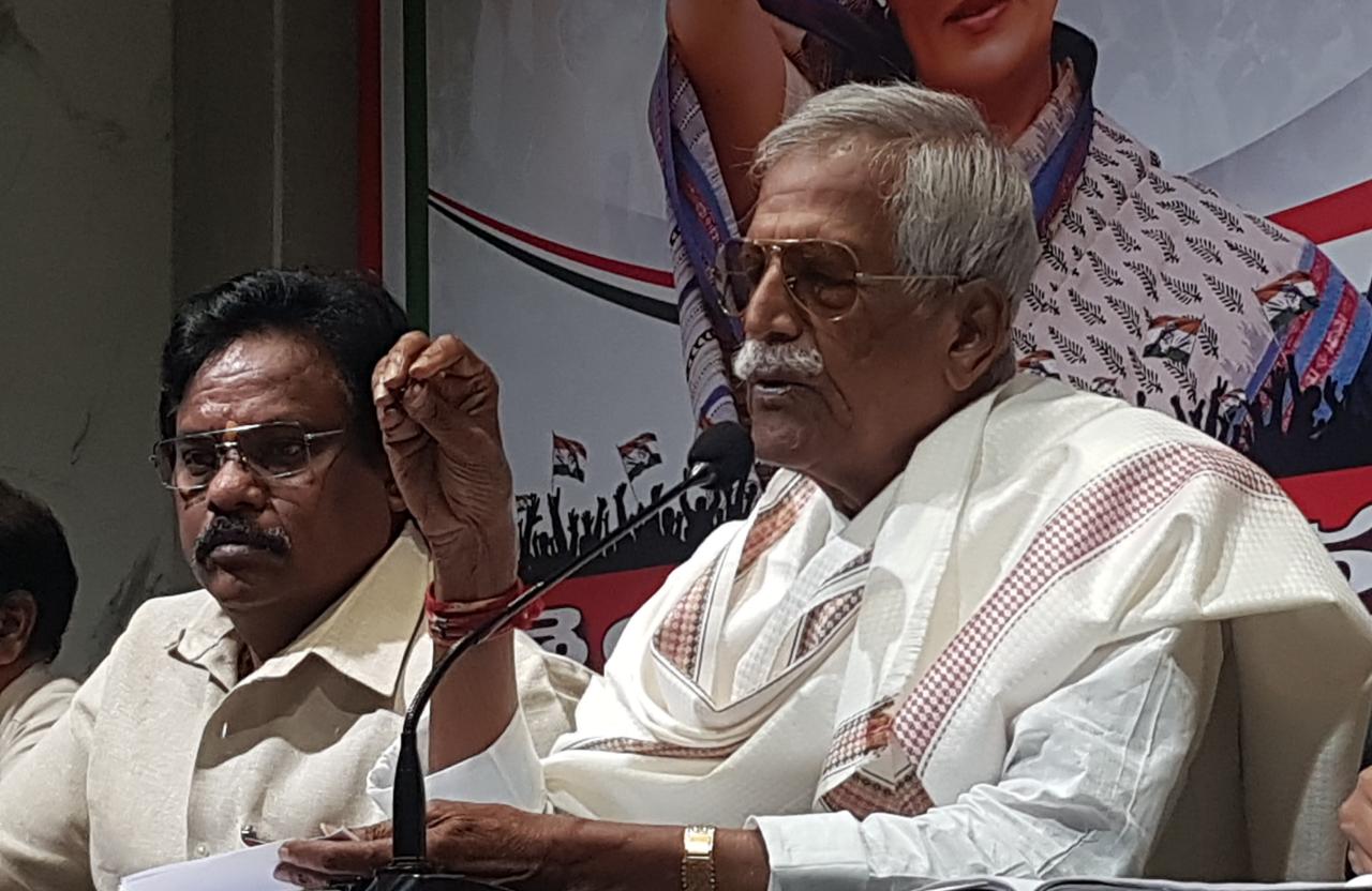 T Congress | BRS నేతల కబ్జాలో.. 111 జీవో భూములు: కోదండ రెడ్డి T Congress | BRS నేతల కబ్జాలో.. 111 జీవో భూములు: కోదండ రెడ్డి