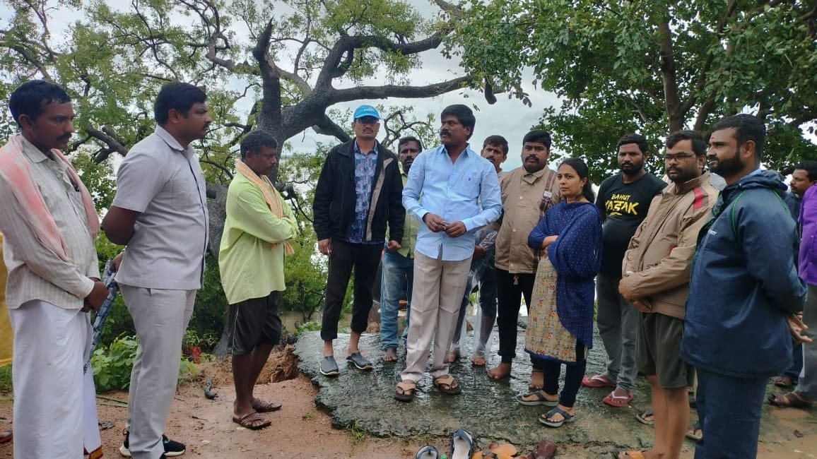 Warangal | మాదన్నపేట చెరువును పరిశీలించిన ఎమ్మెల్యే పెద్ది సుదర్శన్ రెడ్డి Warangal | మాదన్నపేట చెరువును పరిశీలించిన ఎమ్మెల్యే పెద్ది సుదర్శన్ రెడ్డి