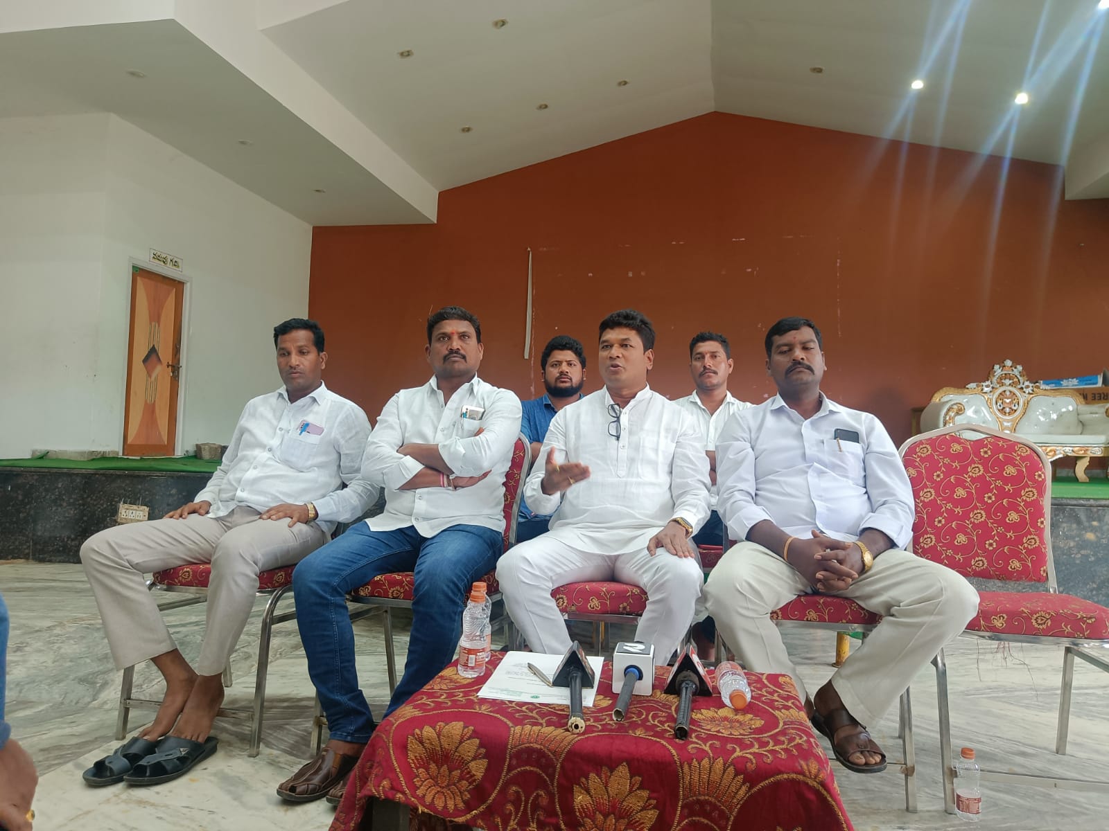 BRS కు షాక్.. పార్టీకి నిజాంపేట ZPTC గుడ్బై! ఎమ్మెల్యే పద్మా రెడ్డి అడుగడుగునా అడ్డుకుంటున్నారు BRS కు షాక్.. పార్టీకి నిజాంపేట ZPTC గుడ్బై! ఎమ్మెల్యే పద్మా రెడ్డి అడుగడుగునా అడ్డుకుంటున్నారు