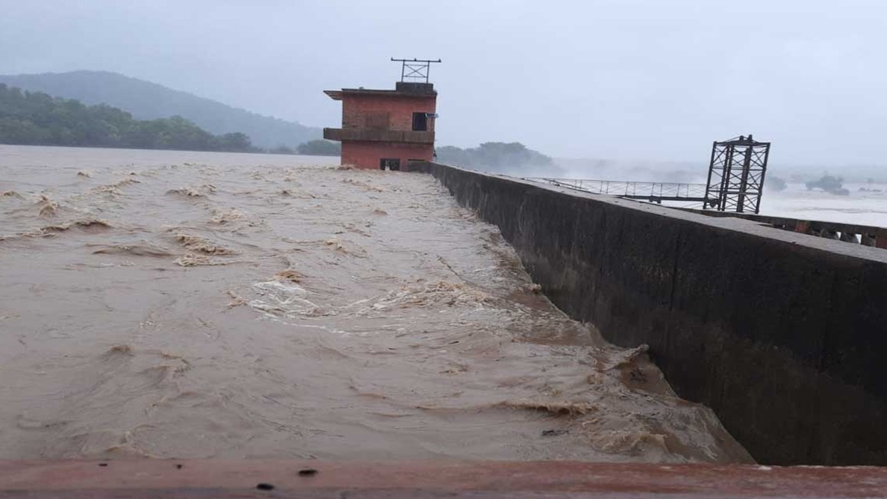 Nizamabad | నిండిన ప్రాజెక్టులు.. కొనసాగుతున్న వరదలు Nizamabad | నిండిన ప్రాజెక్టులు.. కొనసాగుతున్న వరదలు