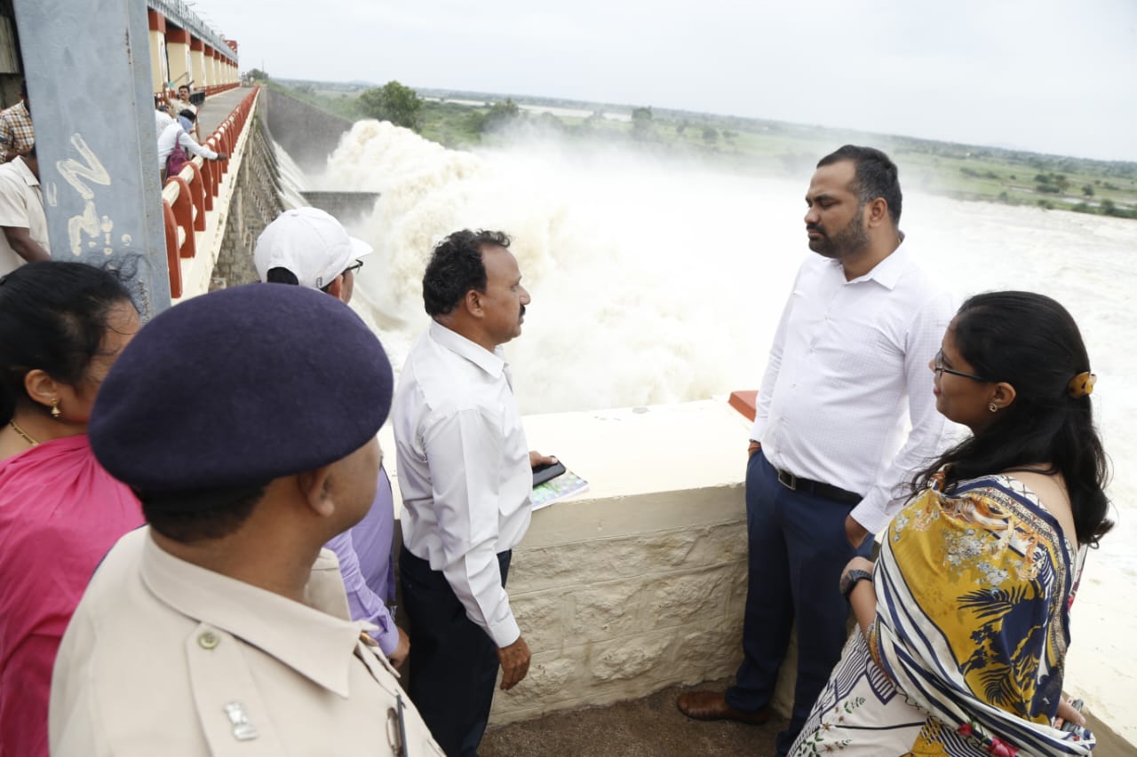 Musi Project | మూసీ ప్రాజెక్టు 8గేట్ల నుంచి కొనసాగుతున్న నీటి విడుదల Musi Project | మూసీ ప్రాజెక్టు 8గేట్ల నుంచి కొనసాగుతున్న నీటి విడుదల