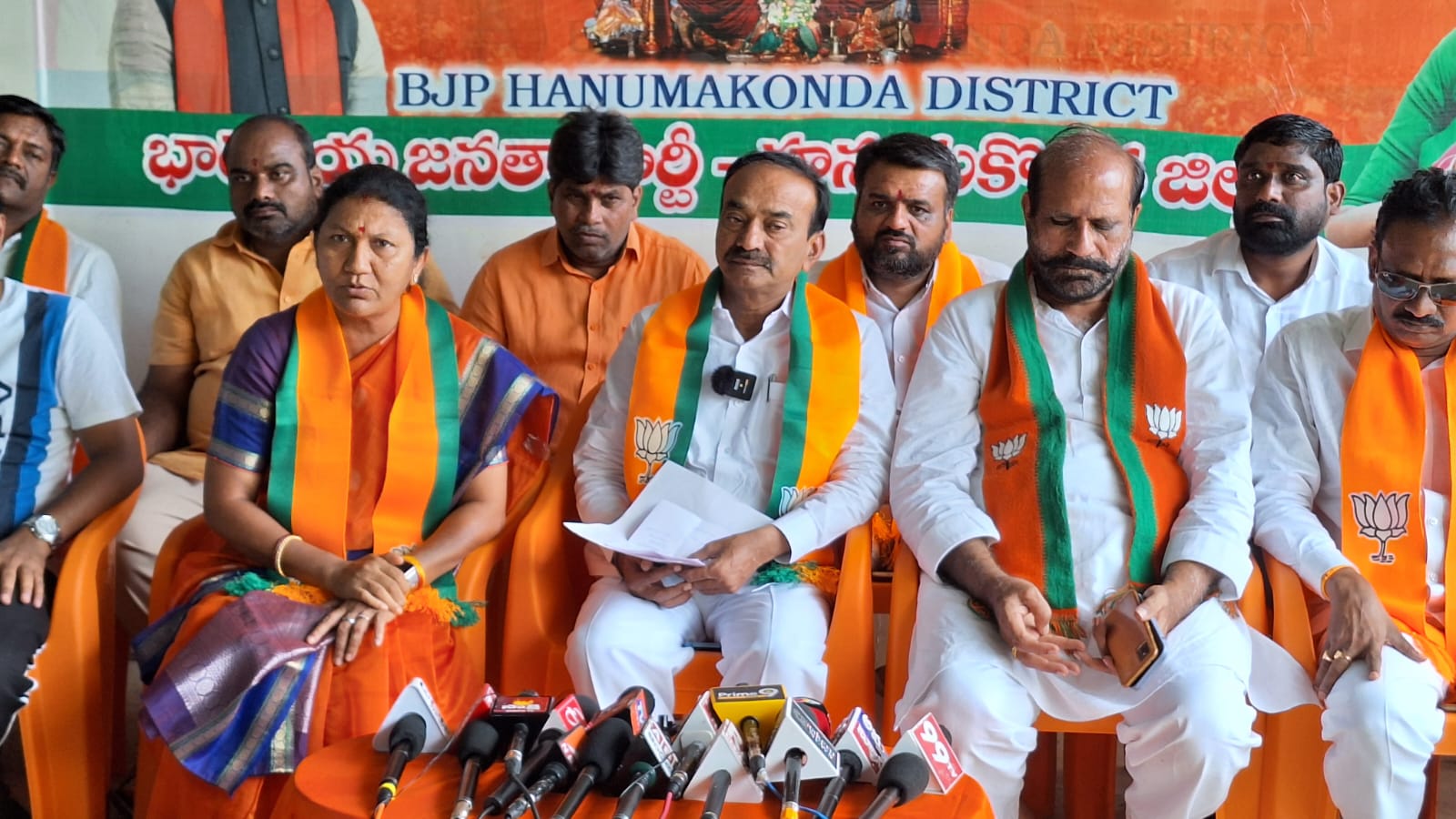 Warangal | హామిలిచ్చి అమలుచేయని సీఎం కేసీఆర్: ఈటల Warangal | హామిలిచ్చి అమలుచేయని సీఎం కేసీఆర్: ఈటల