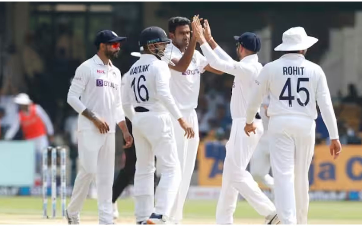 Ind vs WI: జిడ్డు బ్యాటింగ్తో విసిగించిన విండీస్.. ఫలితం తేలేలా కనిపించడం లేదే..! Ind vs WI: జిడ్డు బ్యాటింగ్తో విసిగించిన విండీస్.. ఫలితం తేలేలా కనిపించడం లేదే..!