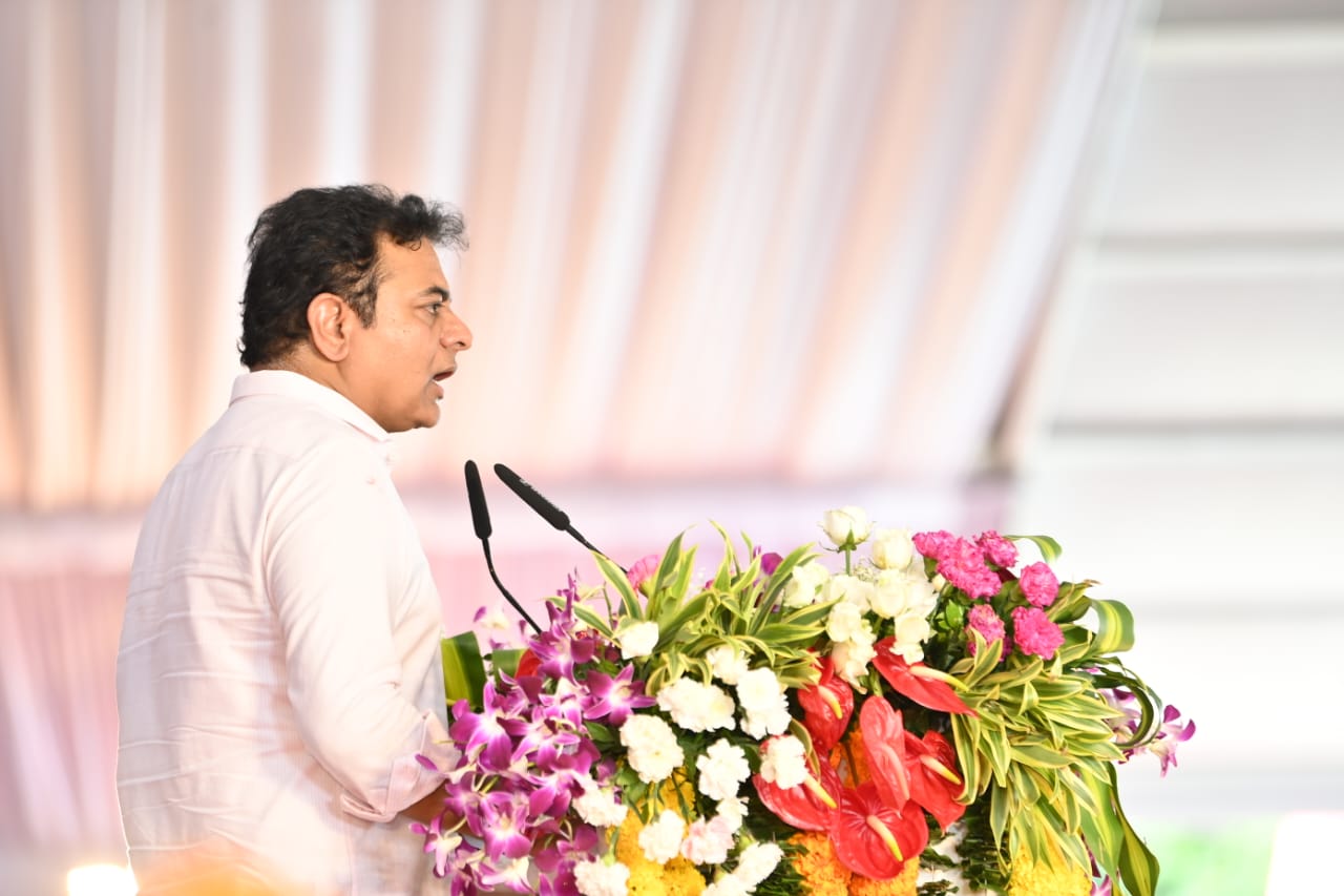 KTR | గత పాలకులు ఈ జిల్లా పేదలను పట్టించుకోలేదు: కేటీఆర్ KTR | గత పాలకులు ఈ జిల్లా పేదలను పట్టించుకోలేదు: కేటీఆర్