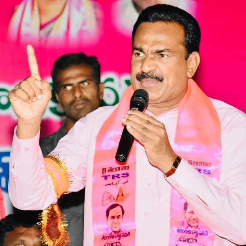 CM KCR | కామారెడ్డిలోనే సీఎం కేసీఆర్ పోటీ.. నేను గెలిపిస్తా: గంప గోవర్ధన్ CM KCR | కామారెడ్డిలోనే సీఎం కేసీఆర్ పోటీ.. నేను గెలిపిస్తా: గంప గోవర్ధన్