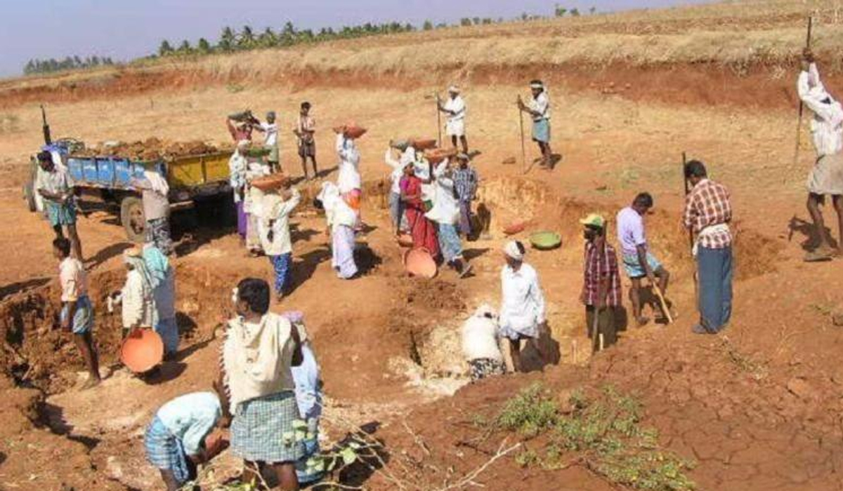 MGNREGS | ఖాతాల్లోనే ‘ఉపాధి’ జమ..! తప్పనిసరి చేస్తూ ఆదేశాలు జారీ చేసిన కేంద్రం..! MGNREGS | ఖాతాల్లోనే ‘ఉపాధి’ జమ..! తప్పనిసరి చేస్తూ ఆదేశాలు జారీ చేసిన కేంద్రం..!