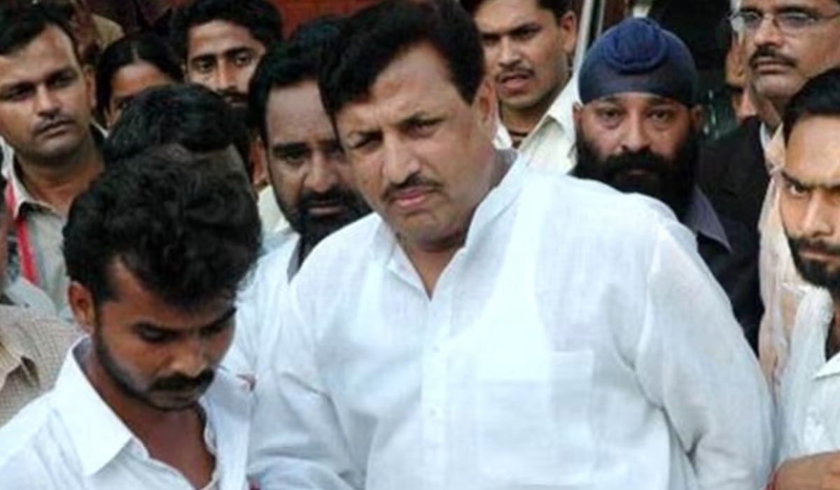 Amarmani Tripathi | కవయిత్రిని చంపాడు.. సత్ప్రవర్తన కింద బయటకు! Amarmani Tripathi | కవయిత్రిని చంపాడు.. సత్ప్రవర్తన కింద బయటకు!