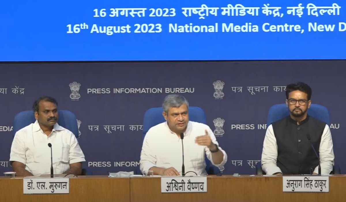 Modi | మోదీ గుడ్న్యూస్: వృత్తిదారులకు లక్ష రుణం.. పలు రైల్వై లైన్లకు గ్రీన్ సిగ్నల్ Modi | మోదీ గుడ్న్యూస్: వృత్తిదారులకు లక్ష రుణం.. పలు రైల్వై లైన్లకు గ్రీన్ సిగ్నల్
