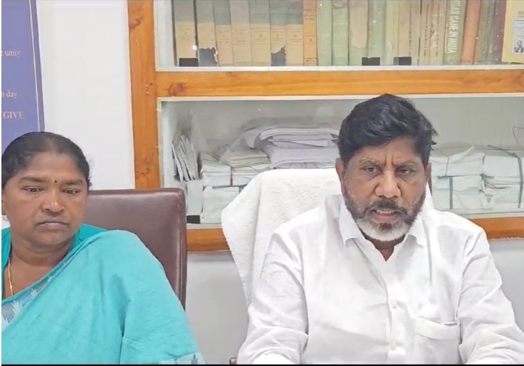 Rahul Gandhi | సుప్రీంలో రాహుల్కు ఊరట.. రేవంత్, భట్టి, సీతక్కల హర్షం Rahul Gandhi | సుప్రీంలో రాహుల్కు ఊరట.. రేవంత్, భట్టి, సీతక్కల హర్షం