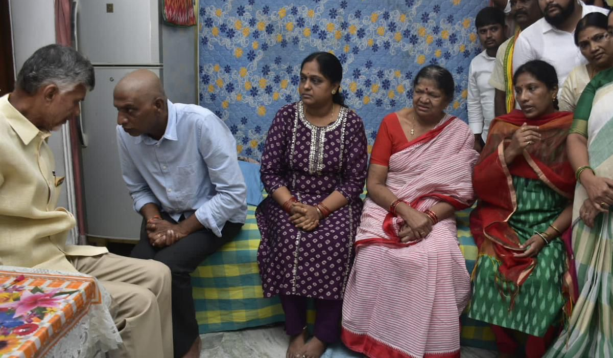 Chandrababu | గద్దర్పై కాల్పుల్లో నా ప్రమేయం లేదు: మాజీ సీఎం చంద్రబాబు Chandrababu | గద్దర్పై కాల్పుల్లో నా ప్రమేయం లేదు: మాజీ సీఎం చంద్రబాబు