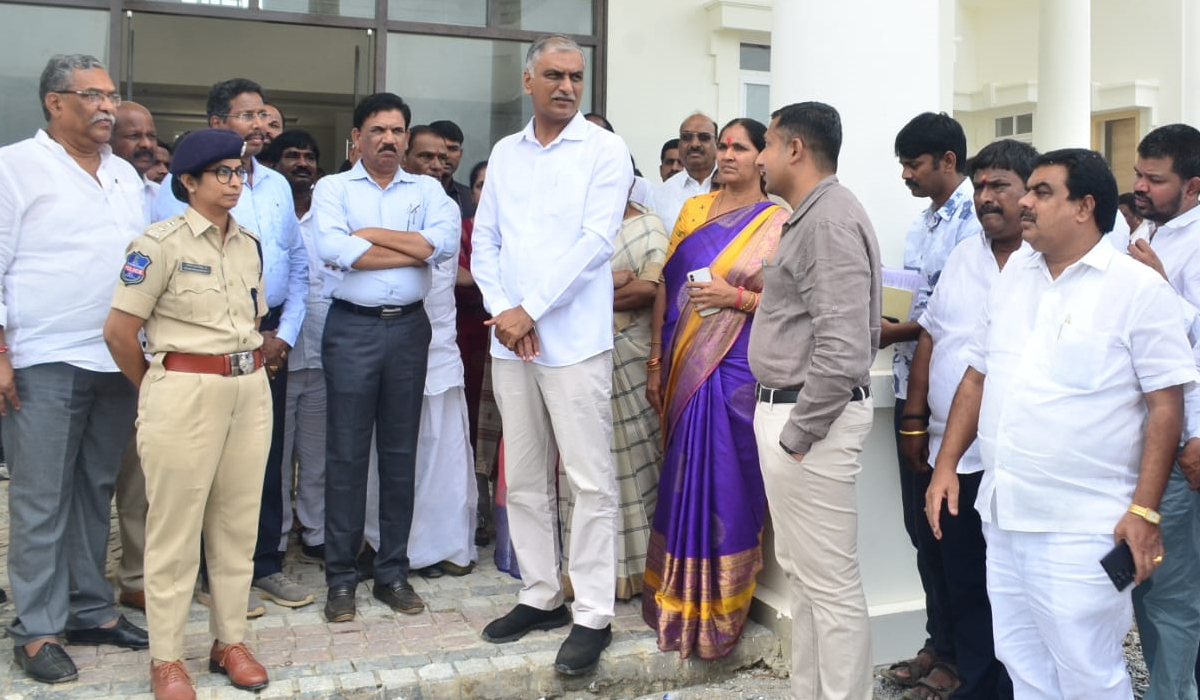 Minister Harish Rao | సీఎం కేసీఆర్ రాక.. సన్నాహాలపై మంత్రి హరీశ్రావు సమీక్షా Minister Harish Rao | సీఎం కేసీఆర్ రాక.. సన్నాహాలపై మంత్రి హరీశ్రావు సమీక్షా
