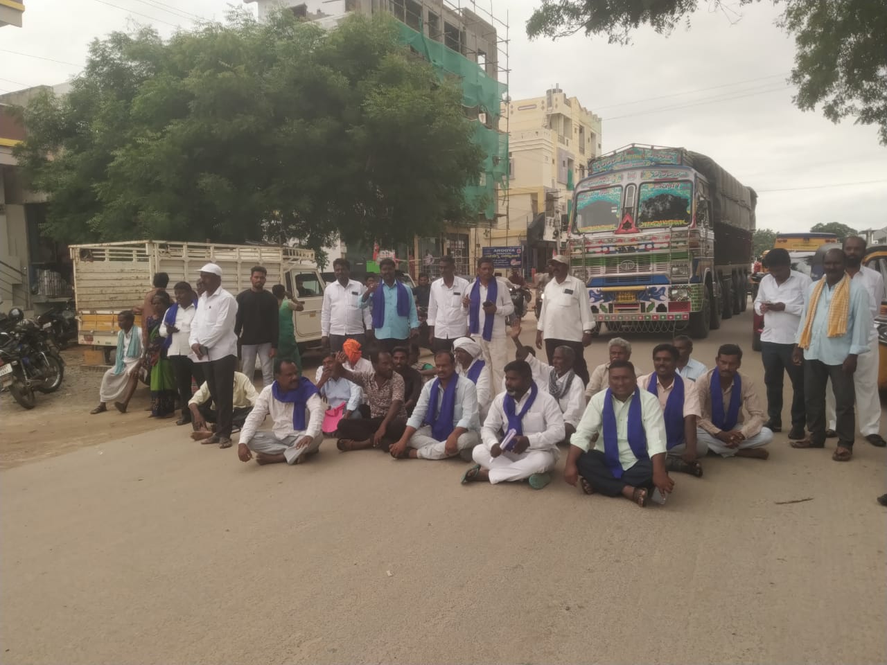 Medak | రైన్ రిజిష్టర్ పేరుతో.. పట్టా భూములు కాజేసిన వారిని అరెస్ట్ చేయాలి: ఎమ్మార్పీఎస్ నేతలు Medak | రైన్ రిజిష్టర్ పేరుతో.. పట్టా భూములు కాజేసిన వారిని అరెస్ట్ చేయాలి: ఎమ్మార్పీఎస్ నేతలు