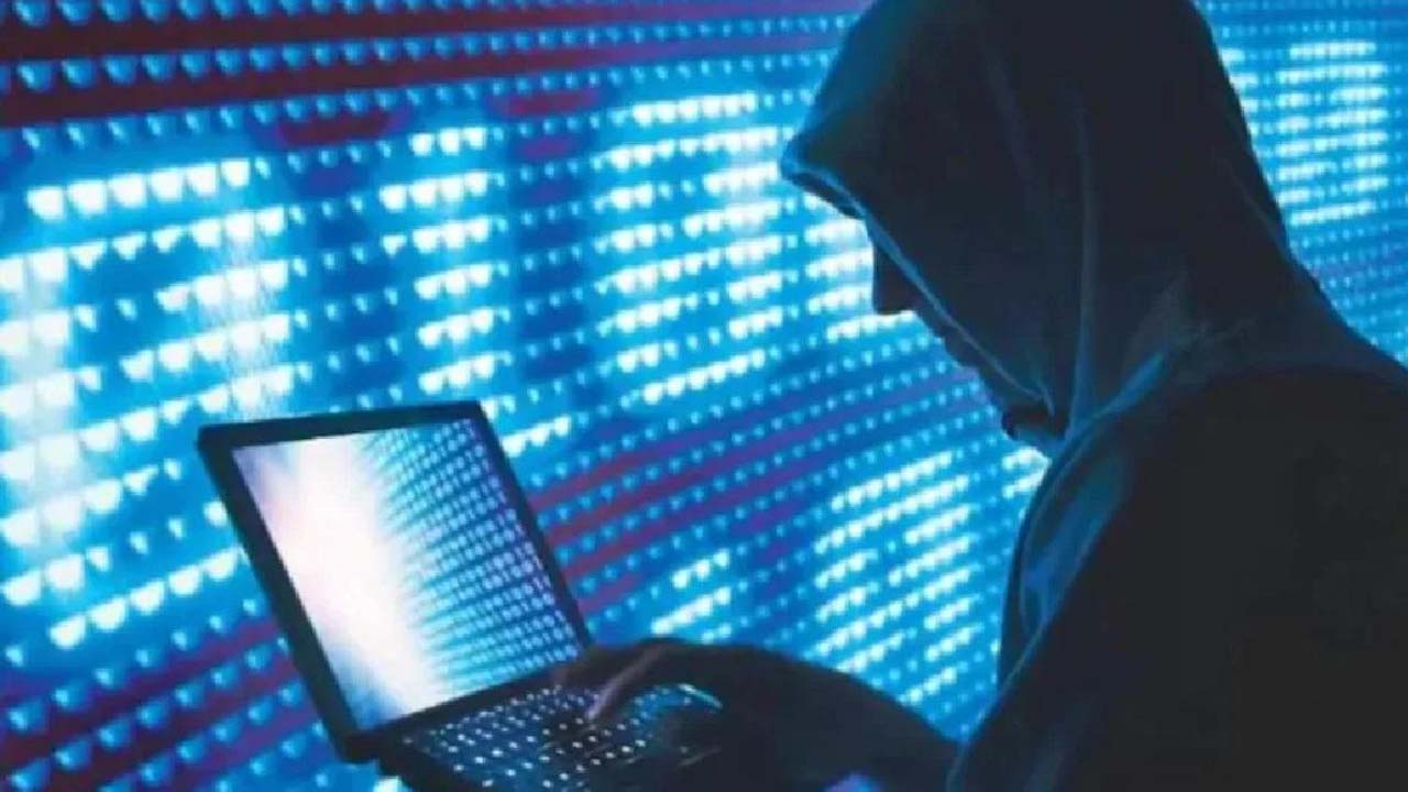 IRCTC Scam | రైలు టికెట్ క్యాన్సల్ చేయబోతే రూ.4లక్షలు టోకరా.. సైబర్ నేరగాళ్ల వలలో రిటైర్డ్ ఇంజినీర్..! IRCTC Scam | రైలు టికెట్ క్యాన్సల్ చేయబోతే రూ.4లక్షలు టోకరా.. సైబర్ నేరగాళ్ల వలలో రిటైర్డ్ ఇంజినీర్..!