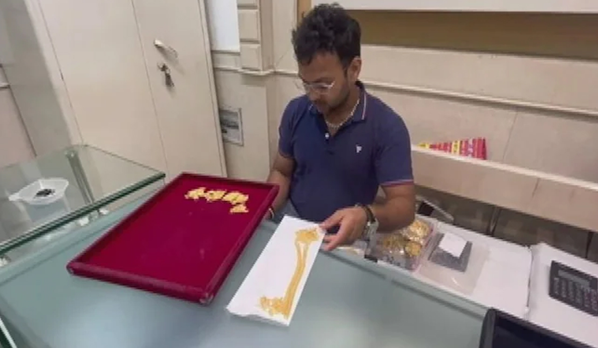 New Scam | డబ్బులు పంపుతా.. బంగారు చైన్లు పార్సిల్ చేయమని..! New Scam | డబ్బులు పంపుతా.. బంగారు చైన్లు పార్సిల్ చేయమని..!