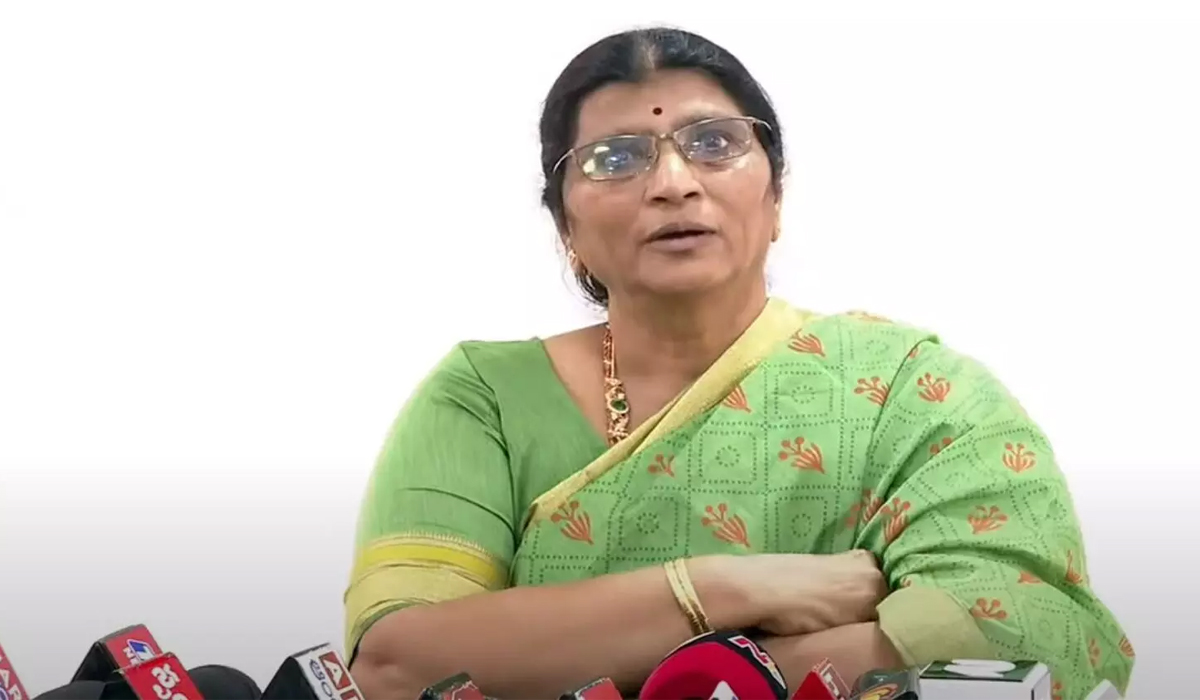 Lakshmi Parvati | పురందేశ్వరిపై.. లక్ష్మీపార్వతి గుస్సా Lakshmi Parvati | పురందేశ్వరిపై.. లక్ష్మీపార్వతి గుస్సా