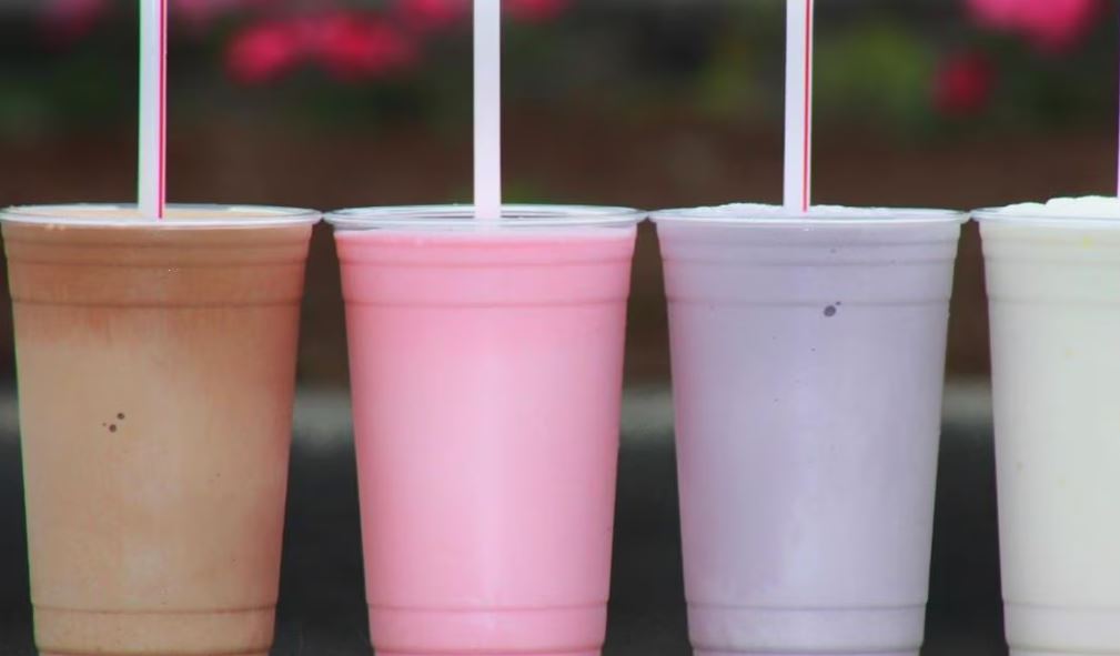 Milk Shakes | మిల్క్షేక్లు తాగి ముగ్గురి మృతి.. Milk Shakes | మిల్క్షేక్లు తాగి ముగ్గురి మృతి..
