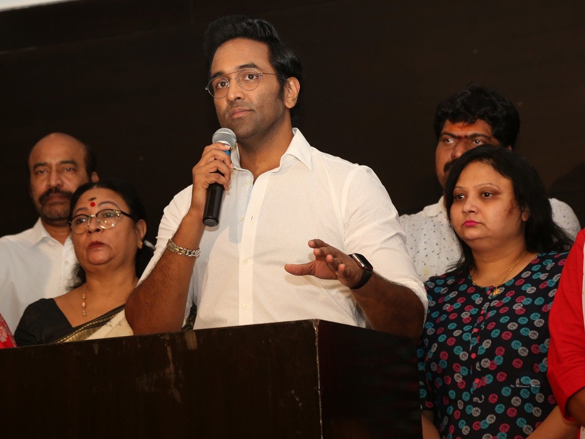 Manchu Vishnu | మా ప్రెసిడెంట్ గారు అప్పుడు అంత రచ్చ చేసి.. ఇప్పుడిలా అంటాడేంటి? Manchu Vishnu | మా ప్రెసిడెంట్ గారు అప్పుడు అంత రచ్చ చేసి.. ఇప్పుడిలా అంటాడేంటి?