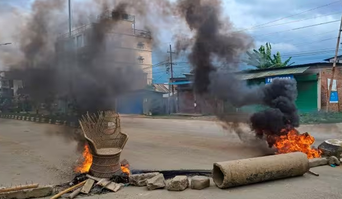 Manipur | మణిపూర్ లో ముగ్గురు కుకీల కాల్చివేత Manipur | మణిపూర్ లో ముగ్గురు కుకీల కాల్చివేత