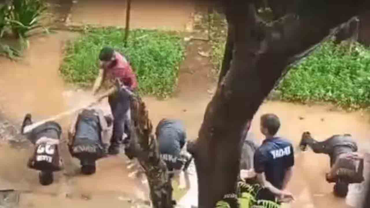 Viral Video | NCC క్యాడెట్లను.. కర్రతో చితకబాదిన సీనియర్ Viral Video | NCC క్యాడెట్లను.. కర్రతో చితకబాదిన సీనియర్