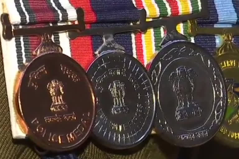 Indian Police Medal | అడిషనల్ ఎస్పీ ప్రసాద రావుకు ఇండియన్ పోలీస్ మెడల్ Indian Police Medal | అడిషనల్ ఎస్పీ ప్రసాద రావుకు ఇండియన్ పోలీస్ మెడల్