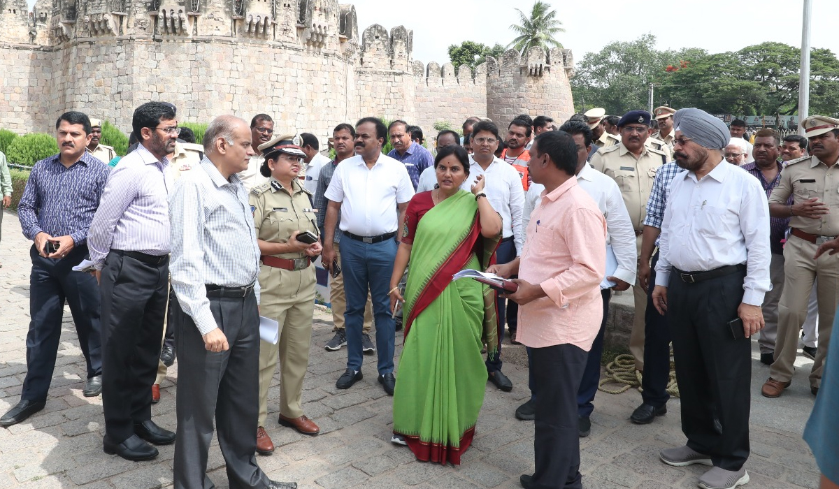CS Shanti Kumari | పంద్రాగస్టు వేడుకల ఏర్పాట్లపై సీఎస్ సమీక్ష CS Shanti Kumari | పంద్రాగస్టు వేడుకల ఏర్పాట్లపై సీఎస్ సమీక్ష