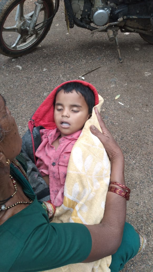 Adilabad | అందుబాటులో లేని డాక్టర్.. వైద్యం అందక గిరిజన బాలుడు మృతి Adilabad | అందుబాటులో లేని డాక్టర్.. వైద్యం అందక గిరిజన బాలుడు మృతి