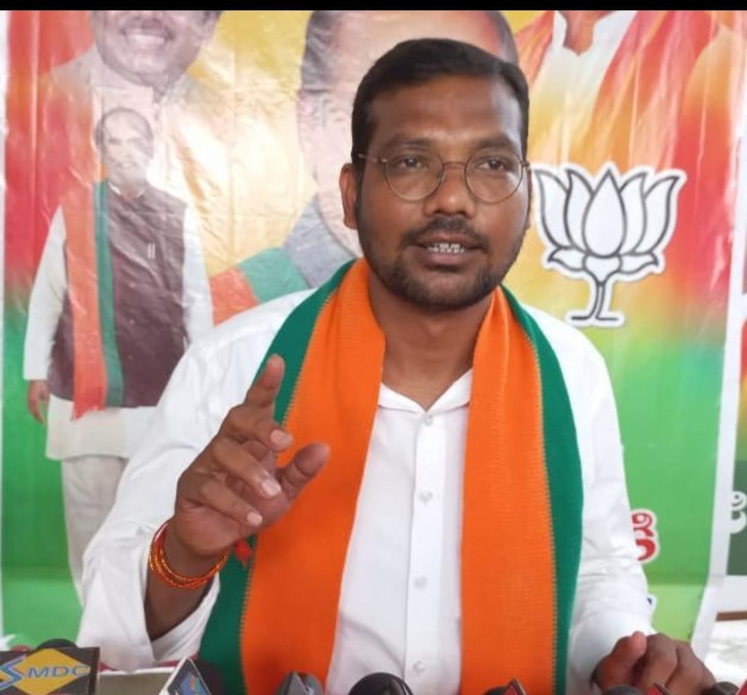 Adilabad | గ్రూప్ 2 పరీక్షలు వాయిదా వేయాలి: బీజెవైఎం డిమాండ్ Adilabad | గ్రూప్ 2 పరీక్షలు వాయిదా వేయాలి: బీజెవైఎం డిమాండ్